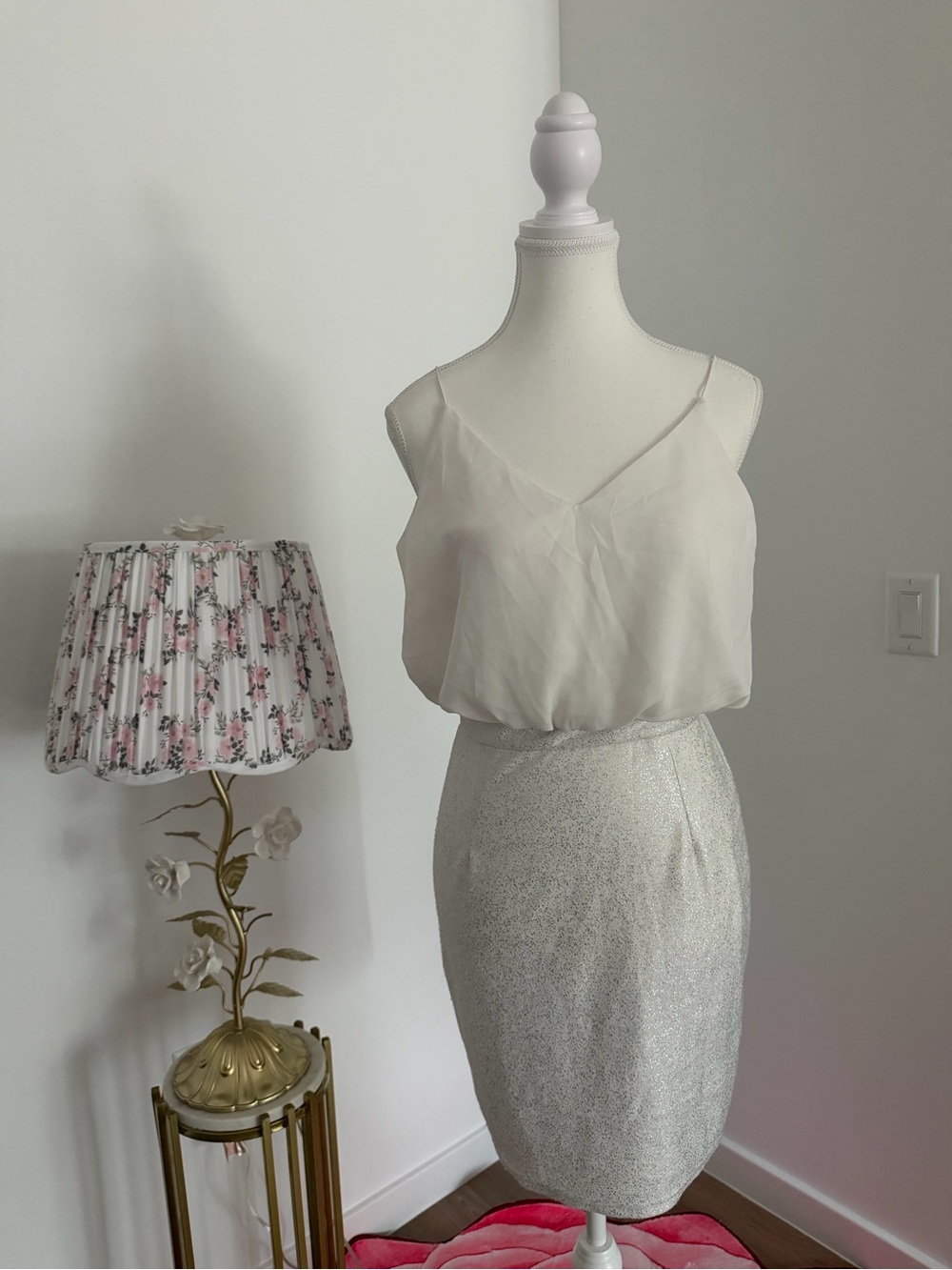 Dani Collection White‎ Satin V-Neck pencil dress